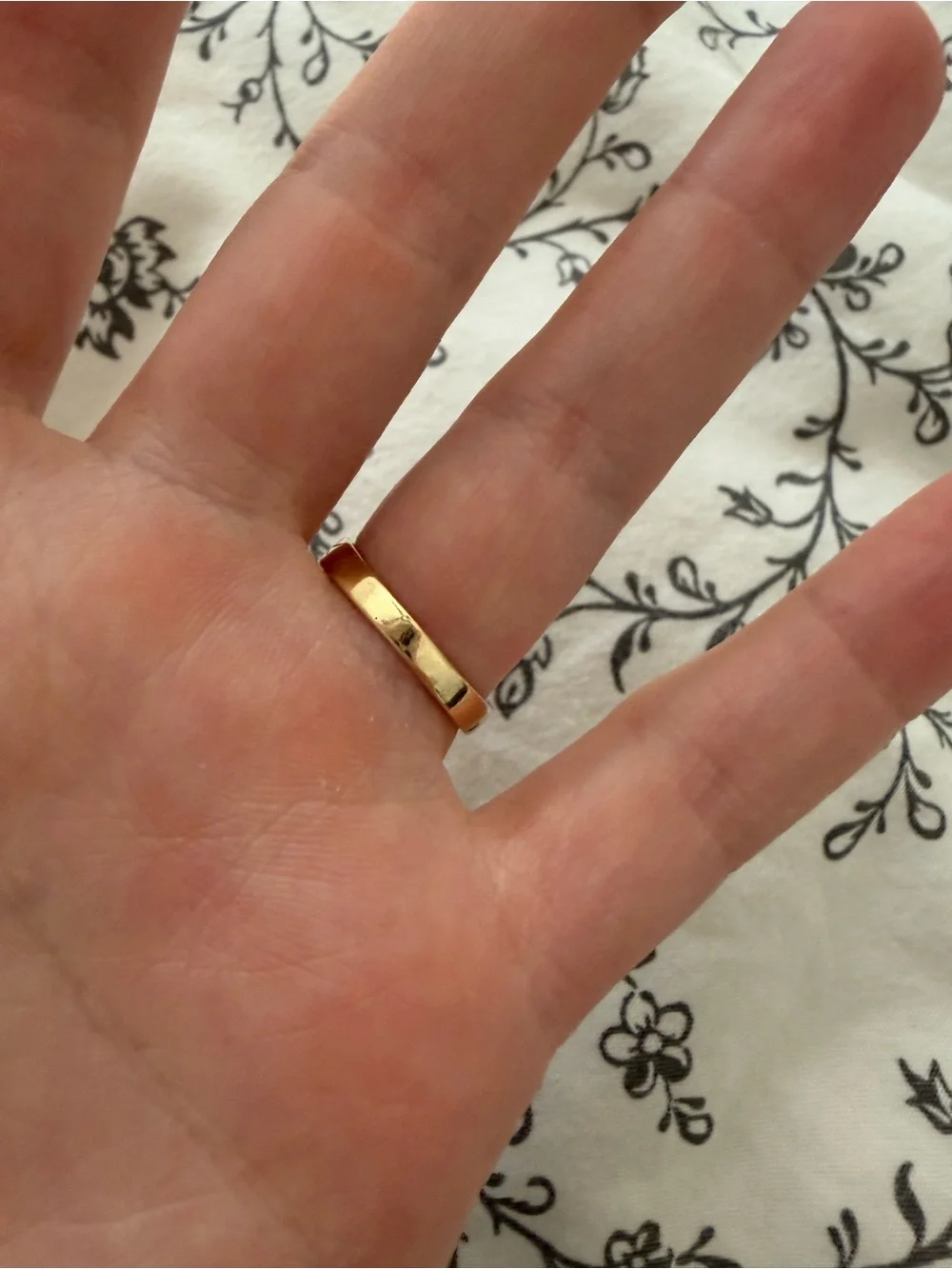 10k Gold Star Accent Women's Band Ring